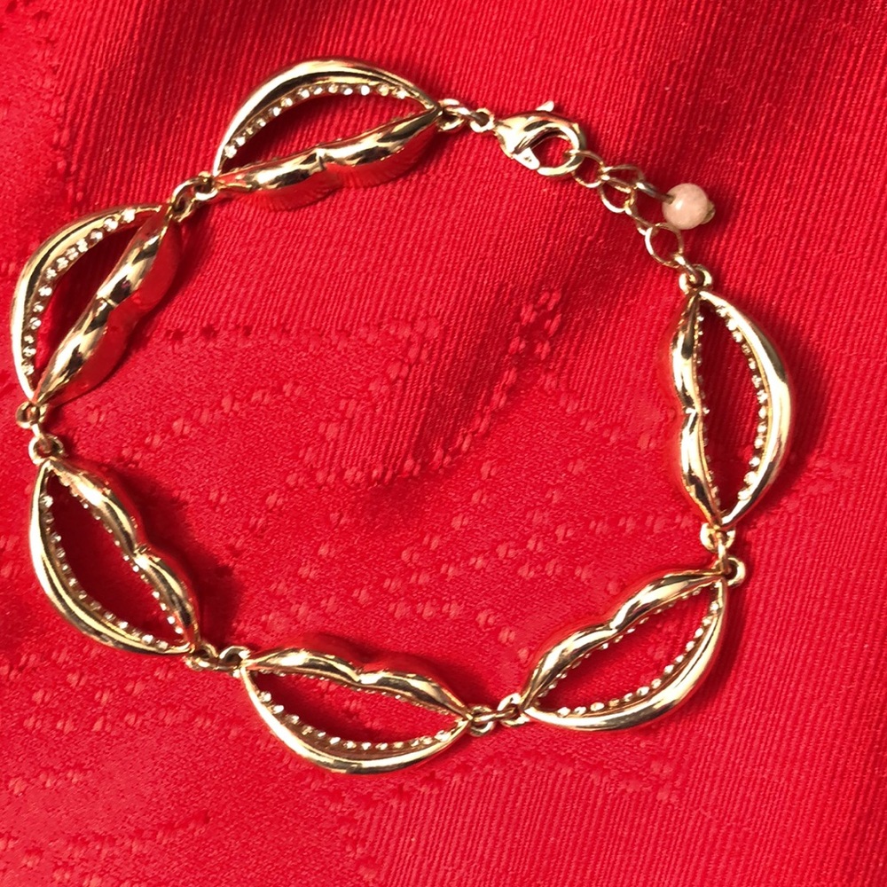 Lip Bracelet